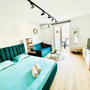  Apartamento 1, Albania